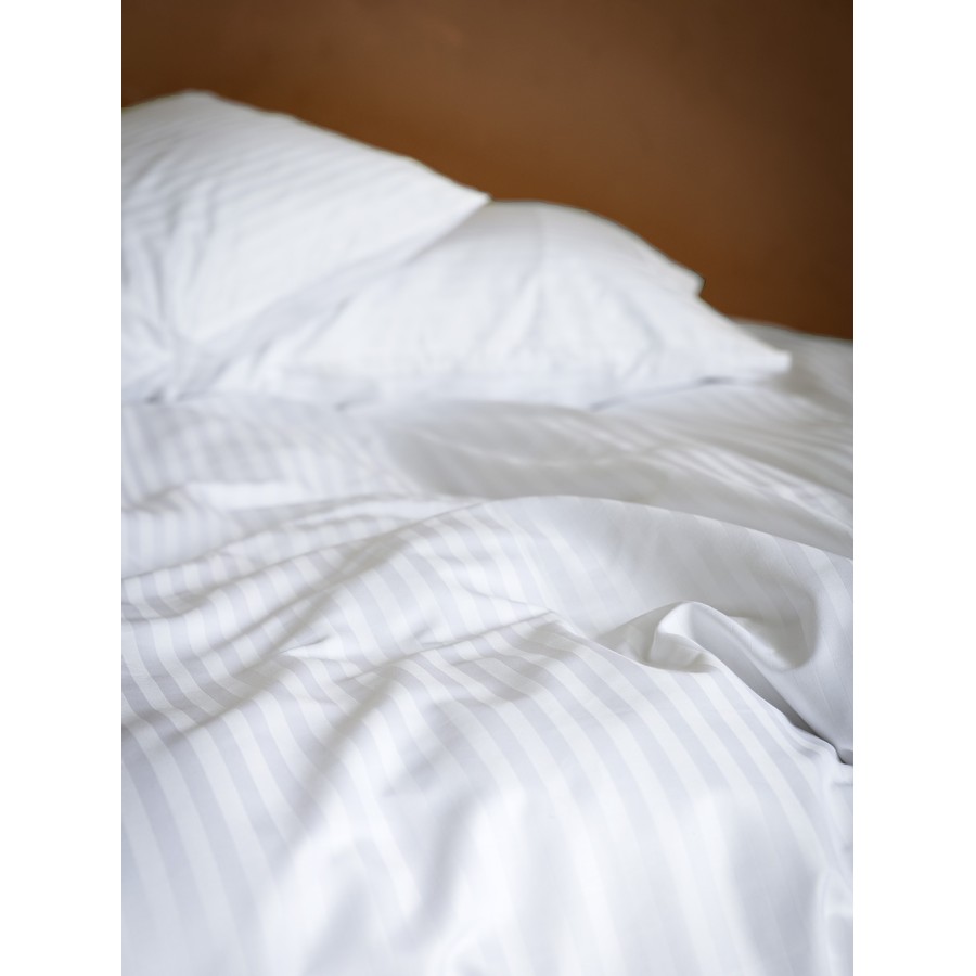 Nima Hotelling Σεντόνι 260x280 - 230 Κλωστές CVC Σατέν ρίγα 1cm - 60% Βαμβάκι Πενιέ / 40% Πολυέστερ Λευκό   260x280