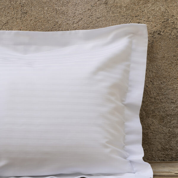Nima Hotelling Μαξιλαροθήκη 52×75 Oxford 4 πλευρές – 230 Κλωστές CVC Σατέν ρίγα 1cm – 60% Βαμβάκι / 40% Πολυέστερ Λευκό shopinhome shopinhome