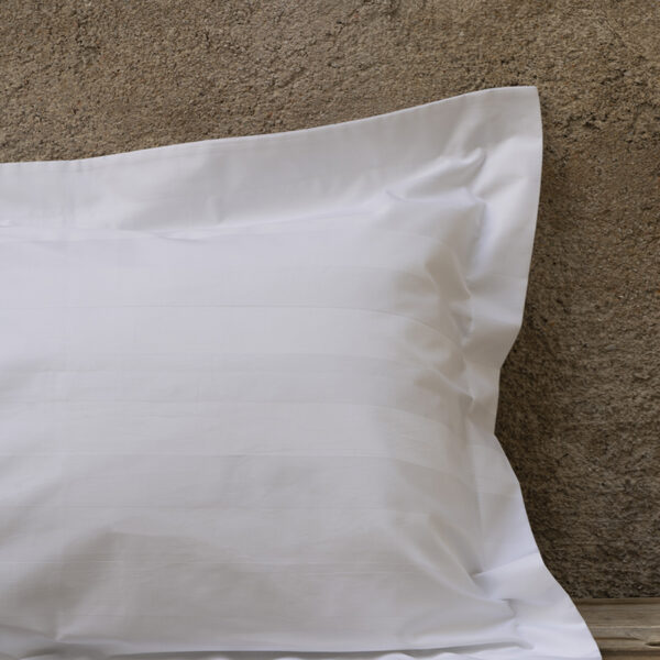 Nima Hotelling Μαξιλαροθήκη 52×75 Oxford 4 πλευρές – 300 Κλωστές Σατέν ρίγα 4,5cm – 100% Βαμβάκι Πενιέ Λευκό shopinhome shopinhome